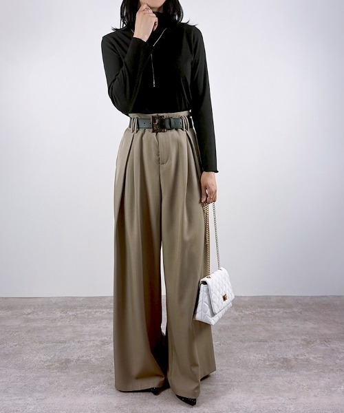 CLOTHY(クロシィ)の「【ふんわり起毛で、冬まで可愛くあったか】ハイネック起毛リブトップス(Tシャツ/カットソー・レディース・ブラック/アイボリー/ブラウン・MEDIUM)」の9枚目の写真