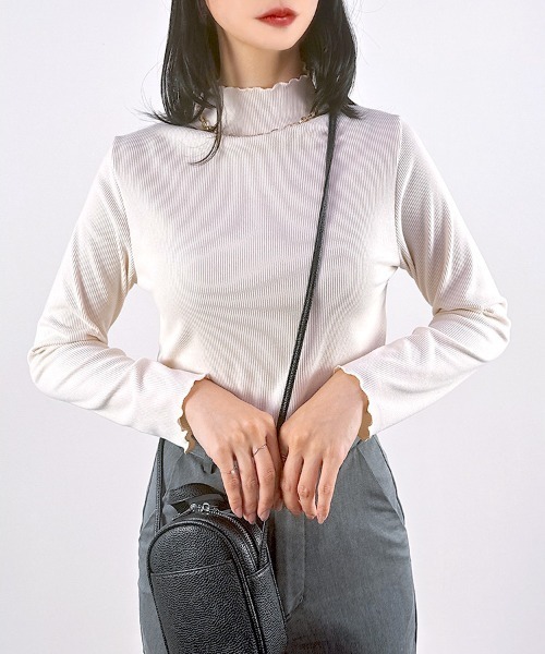 CLOTHY(クロシィ)の「【ふんわり起毛で、冬まで可愛くあったか】ハイネック起毛リブトップス(Tシャツ/カットソー・レディース・ブラック/アイボリー/ブラウン・MEDIUM)」の17枚目の写真