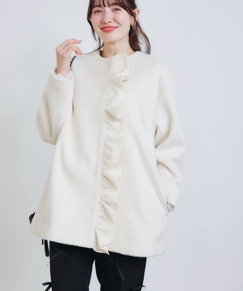 PICCIN PERLA(ピッチンペルラ)の「フロントフリルショートコート(ノーカラーコート・レディース・オフホワイト/ブラック/ピンク・M)」の16枚目の写真