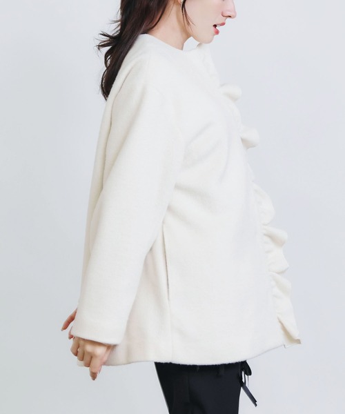 PICCIN PERLA(ピッチンペルラ)の「フロントフリルショートコート(ノーカラーコート・レディース・オフホワイト/ブラック/ピンク・M)」の19枚目の写真