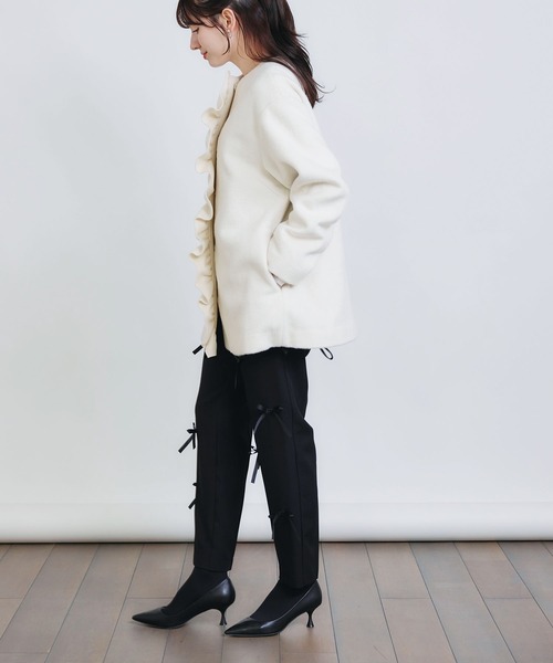 PICCIN PERLA(ピッチンペルラ)の「フロントフリルショートコート(ノーカラーコート・レディース・オフホワイト/ブラック/ピンク・M)」の22枚目の写真