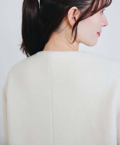 PICCIN PERLA(ピッチンペルラ)の「フロントフリルショートコート(ノーカラーコート・レディース・オフホワイト/ブラック/ピンク・M)」の11枚目の写真