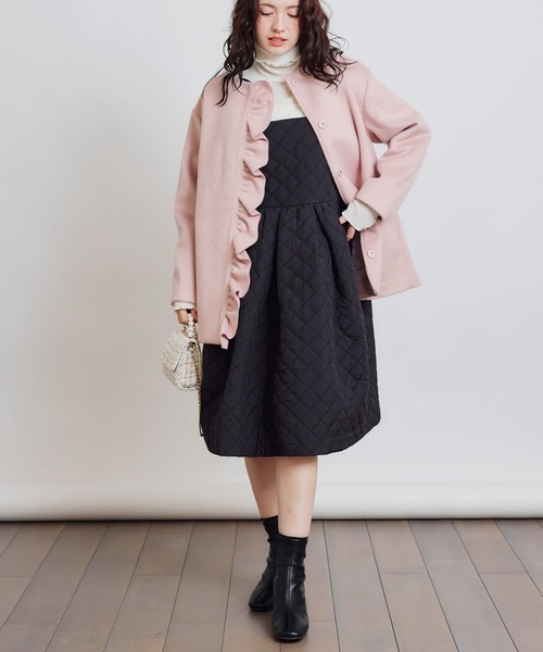 PICCIN PERLA(ピッチンペルラ)の「フロントフリルショートコート(ノーカラーコート・レディース・オフホワイト/ブラック/ピンク・M)」の8枚目の写真