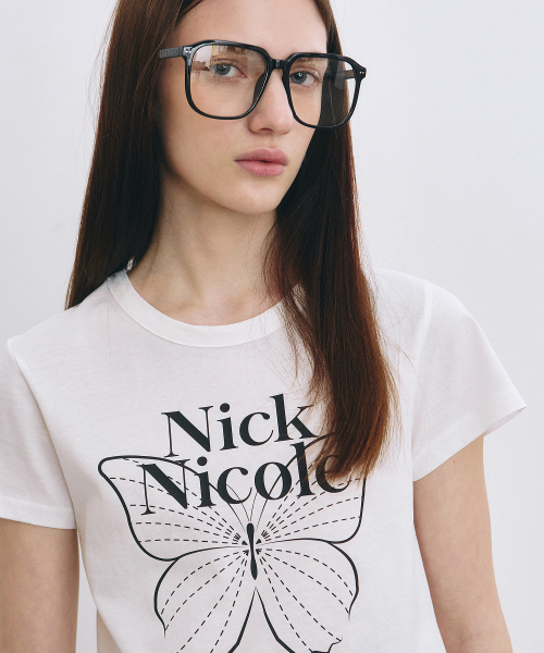 NICK&NICOLE(ニックアンドニコール)の「BUTTERFLY SIGNATURE CROP TOP_IVORY BLACK(Tシャツ/カットソー・レディース・その他・FREE)」の2枚目の写真