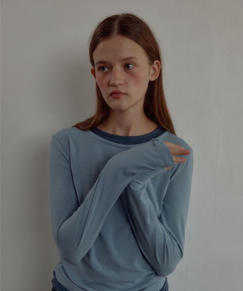LETERIE(レテリー)の「DOUBLE LAYERED LONGSLEEVE TEE_BLUE(Tシャツ/カットソー・レディース・ブルー・FREE)」の3枚目の写真