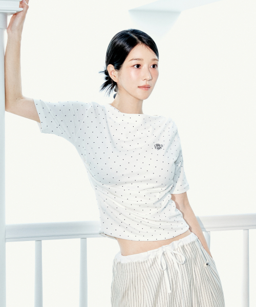 NICK&NICOLE（ニックアンドニコール）の「DOT HALF SHIRRING DRAPE BOAT NECK TOP_IVORY（Tシャツ/カットソー・レディース・その他・FREE）」の2枚目の写真