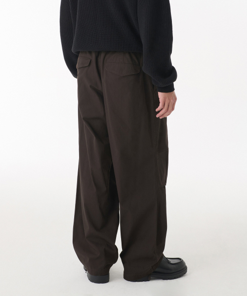 MUSINSA STANDARD（ムシンサスタンダード）の「コットンパラシュートパンツ [ダークブラウン]（その他パンツ・メンズ・その他・33/26/27/28/29/34/32/30/31/36/38）」の2枚目の写真