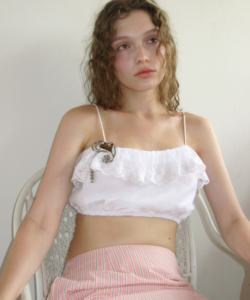 SINOON(シヌーン)の「Scallop Crop Sleeveless (White)(Tシャツ/カットソー・レディース・ホワイト・FREE)」の3枚目の写真