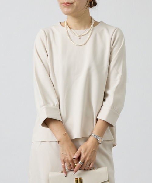 DESIGNWORKS（デザインワークス）の「【セットアップ対応】後ろジップトップス（Tシャツ/カットソー・レディース・アイボリー/ブラック/ベージュ/ネイビー・フリー）」の2枚目の写真