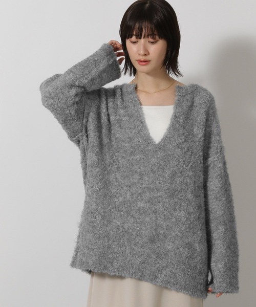 LAKOLE（ラコレ）の「ブークレVネックニットプルオーバー / 598893（ニット/セーター・レディース・グレー/ブラック/カーキ・FREE）」の2枚目の写真