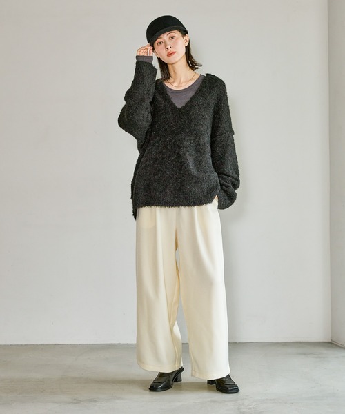 LAKOLE（ラコレ）の「ブークレVネックニットプルオーバー / 598893（ニット/セーター・レディース・グレー/ブラック/カーキ・FREE）」の4枚目の写真