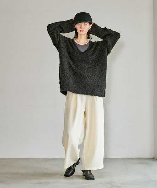 LAKOLE（ラコレ）の「ブークレVネックニットプルオーバー / 598893（ニット/セーター・レディース・グレー/ブラック/カーキ・FREE）」の5枚目の写真