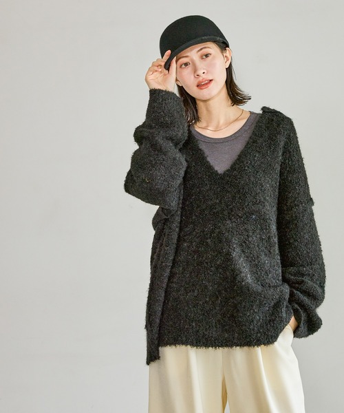 LAKOLE（ラコレ）の「ブークレVネックニットプルオーバー / 598893（ニット/セーター・レディース・グレー/ブラック/カーキ・FREE）」の9枚目の写真