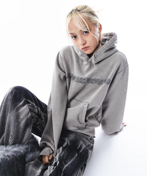 SHORT ROUND(ショートラウンド)の「SHORT ROUND/コンパクトフィットロゴプルパーカー(パーカー・メンズ・グレー/ブラック系その他・MEDIUM/LARGE)」の20枚目の写真