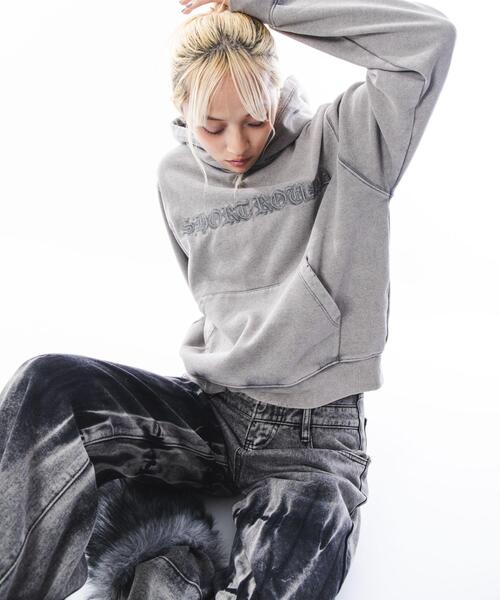 SHORT ROUND(ショートラウンド)の「SHORT ROUND/コンパクトフィットロゴプルパーカー(パーカー・メンズ・グレー/ブラック系その他・MEDIUM/LARGE)」の21枚目の写真