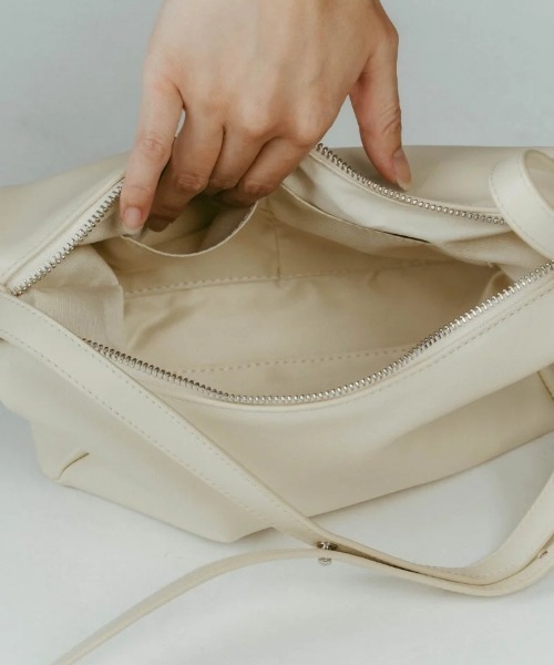 Knuth Marf（クヌースマーフ）の「Knuth Marf ring-handle bag（トートバッグ・レディース・ブラック/オフホワイト・FREE）」の5枚目の写真
