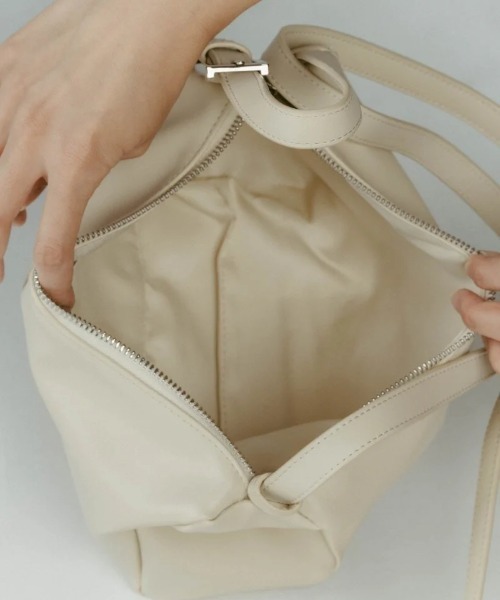 Knuth Marf（クヌースマーフ）の「Knuth Marf ring-handle bag（トートバッグ・レディース・ブラック/オフホワイト・FREE）」の6枚目の写真