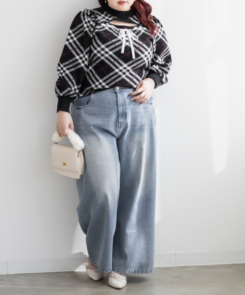 CLETTE(クレット)の「CLETTEオリジナルリボン使いチェック柄ニット(ニット/セーター・レディース・ブラック・4L/3L/LL)」の4枚目の写真