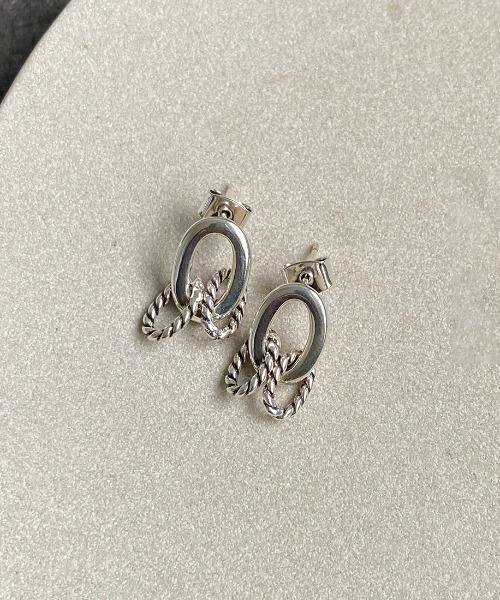 PHILIPPE AUDIBERT（フィリップ オーディベール）の「[PHILIPPE AUDIBERT/フィリップ オーディベール] BO KARA SIMPLE LAITON ピアス（ピアス（両耳用）・レディース・シルバー・ONE SIZE）」の2枚目の写真