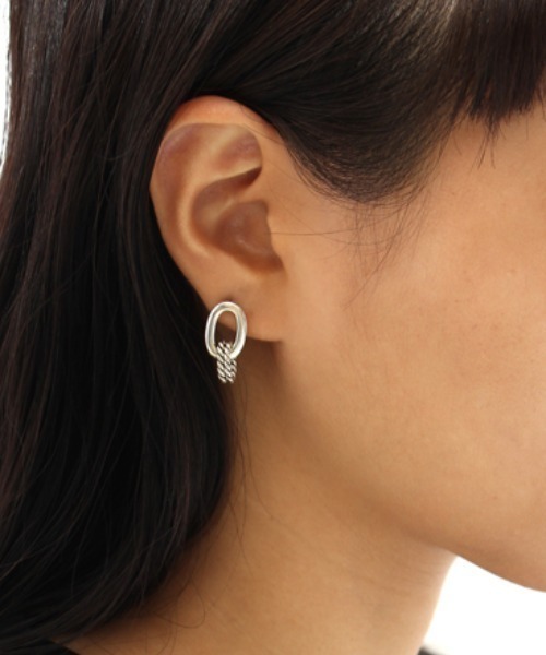 PHILIPPE AUDIBERT（フィリップ オーディベール）の「[PHILIPPE AUDIBERT/フィリップ オーディベール] BO KARA SIMPLE LAITON ピアス（ピアス（両耳用）・レディース・シルバー・ONE SIZE）」の6枚目の写真