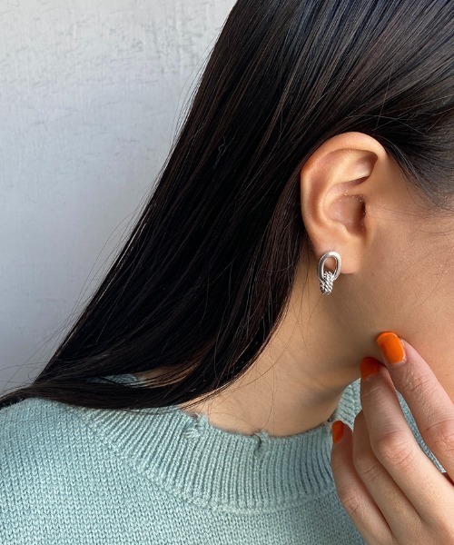 PHILIPPE AUDIBERT（フィリップ オーディベール）の「[PHILIPPE AUDIBERT/フィリップ オーディベール] BO KARA SIMPLE LAITON ピアス（ピアス（両耳用）・レディース・シルバー・ONE SIZE）」の9枚目の写真