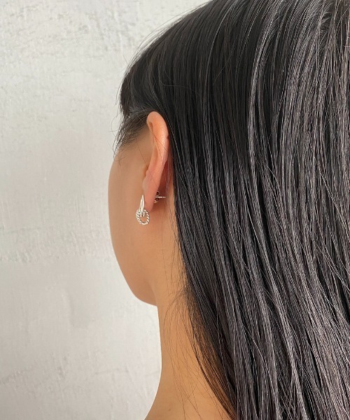 PHILIPPE AUDIBERT（フィリップ オーディベール）の「[PHILIPPE AUDIBERT/フィリップ オーディベール] BO KARA SIMPLE LAITON ピアス（ピアス（両耳用）・レディース・シルバー・ONE SIZE）」の8枚目の写真