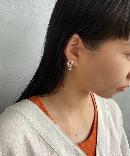 PHILIPPE AUDIBERT（フィリップ オーディベール）の「[PHILIPPE AUDIBERT/フィリップ オーディベール] BO KARA SIMPLE LAITON ピアス（ピアス（両耳用）・レディース・シルバー・ONE SIZE）」の12枚目の写真