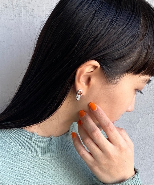 PHILIPPE AUDIBERT（フィリップ オーディベール）の「[PHILIPPE AUDIBERT/フィリップ オーディベール] BO KARA SIMPLE LAITON ピアス（ピアス（両耳用）・レディース・シルバー・ONE SIZE）」の10枚目の写真