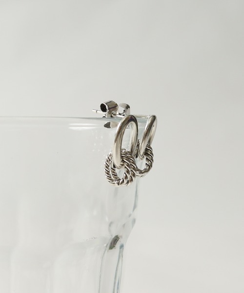 PHILIPPE AUDIBERT（フィリップ オーディベール）の「[PHILIPPE AUDIBERT/フィリップ オーディベール] BO KARA SIMPLE LAITON ピアス（ピアス（両耳用）・レディース・シルバー・ONE SIZE）」の4枚目の写真