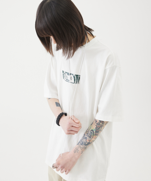 eastserviceshop(イーストサービスショップ)の「Glitter Buddies Half T - White(Tシャツ/カットソー・レディース・ホワイト・SMALL/MEDIUM/LARGE)」の2枚目の写真