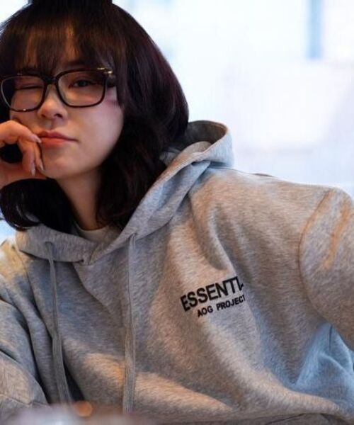 AOG PROJECT(エイオージープロジェクト)の「エッセンシャルフードパーカースウェット(グレー)(パーカー・メンズ・グレー・LARGE/X-LARGE)」の6枚目の写真