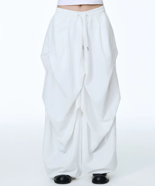 71TO96(チル ハナ トゥ グユク)の「Girdle Skirt Silhouette Pants (White)(その他パンツ・レディース・ホワイト・FREE)」の2枚目の写真