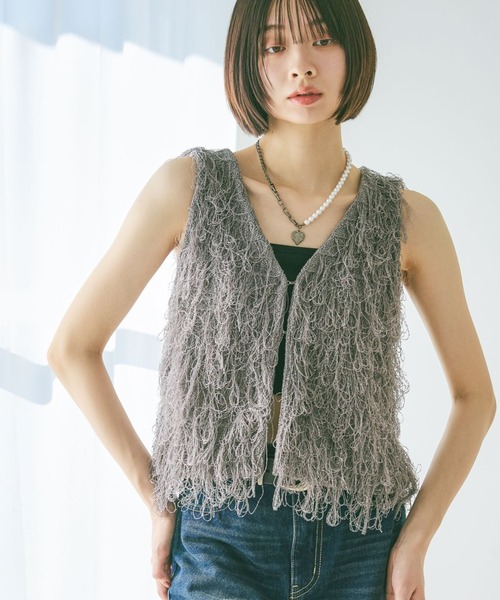 PAGEBOY(ページボーイ)の「ループアミベスト(ベスト・レディース・ブラック/グレー/オフホワイト・FREE)」の1枚目の写真