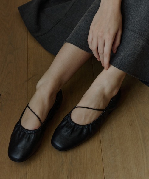 OLUN(オルン)の「gather flat shoes/ギャザーフラットシューズ(パンプス・レディース・ブラック/アイボリー/ブラウン・LL/LARGE/MEDIUM/SMALL)」の13枚目の写真