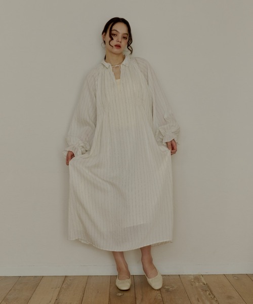 OLUN(オルン)の「gather flat shoes/ギャザーフラットシューズ(パンプス・レディース・ブラック/アイボリー/ブラウン・LL/LARGE/MEDIUM/SMALL)」の18枚目の写真