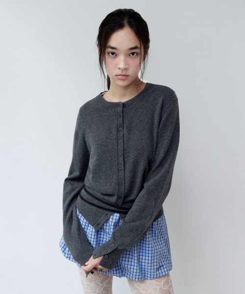 ROLAROLA(ロラロラ)の「WOOL BLENDED ROUND BUTTON CARDIGAN CHARCOAL(カーディガン/ボレロ・レディース・その他・FREE)」の1枚目の写真
