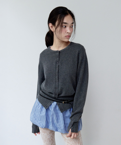 ROLAROLA(ロラロラ)の「WOOL BLENDED ROUND BUTTON CARDIGAN CHARCOAL(カーディガン/ボレロ・レディース・その他・FREE)」の2枚目の写真