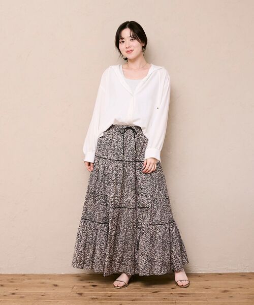 le.coeur blanc（ルクールブラン）の「Fanaka別注フラワー柄スカート（スカート・レディース・ブラック系その他・38）」の6枚目の写真