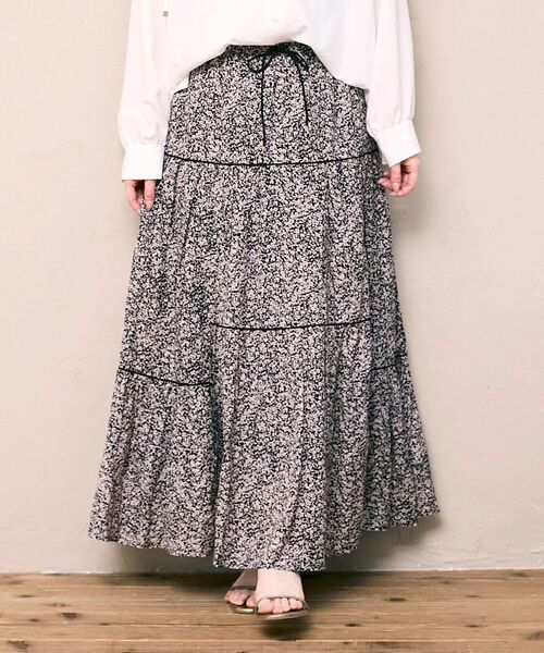 le.coeur blanc（ルクールブラン）の「Fanaka別注フラワー柄スカート（スカート・レディース・ブラック系その他・38）」の11枚目の写真