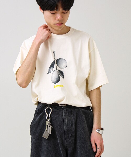 GLOSTER(グロスター)の「【モノトーン果実図鑑】フルーツプリントTシャツ(Tシャツ/カットソー・メンズ・ホワイト系その他4/ホワイト系その他2/ホワイト系その他3/ホワイト系その他・L/M/S)」の3枚目の写真