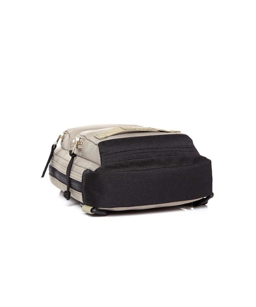 Samsonite(サムソナイト)の「サムソナイトレッド ENDERBY スリングバッグ(ボディバッグ/ウエストポーチ・メンズ・サンドベージュ/ブラック/グレー・ONE SIZE)」の22枚目の写真