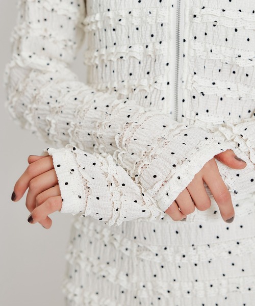 REDYAZEL(レディアゼル)の「ミニフリルZIPブラウス×ミニフリルフレアロングスカートセットアップ(セットアップ・レディース・ブラック/オフホワイト/ピンク・FREE)」の5枚目の写真