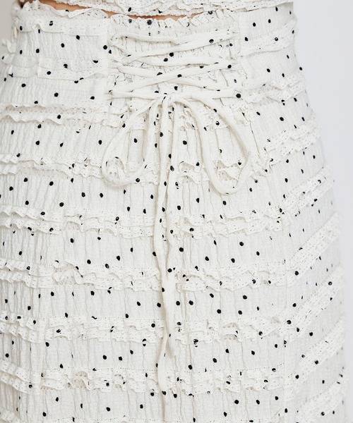 REDYAZEL(レディアゼル)の「ミニフリルZIPブラウス×ミニフリルフレアロングスカートセットアップ(セットアップ・レディース・ブラック/オフホワイト/ピンク・FREE)」の6枚目の写真