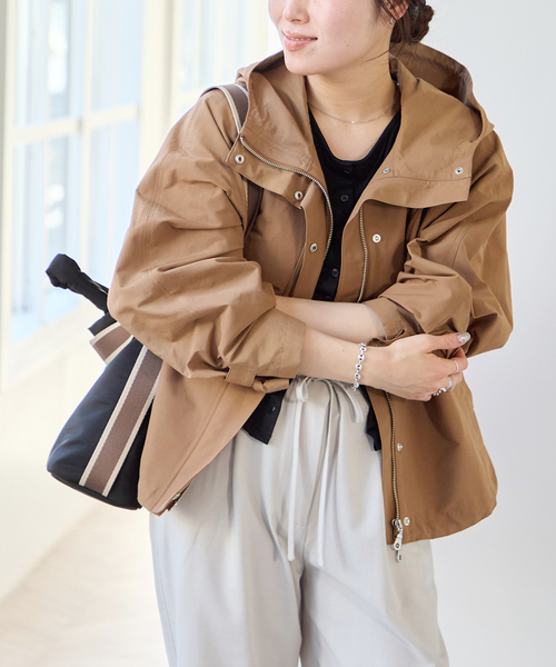 U by SPICK&SPAN（ユーバイスピックアンドスパン）の「コットン/ナイロングログランフレアブルゾン（マウンテンパーカー・レディース・モカ/ベージュ/ブラック・36/38）」の3枚目の写真
