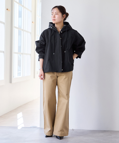 U by SPICK&SPAN（ユーバイスピックアンドスパン）の「コットン/ナイロングログランフレアブルゾン（マウンテンパーカー・レディース・モカ/ベージュ/ブラック・36/38）」の4枚目の写真