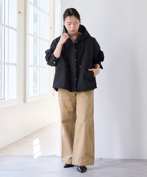 U by SPICK&SPAN（ユーバイスピックアンドスパン）の「コットン/ナイロングログランフレアブルゾン（マウンテンパーカー・レディース・モカ/ベージュ/ブラック・36/38）」の5枚目の写真