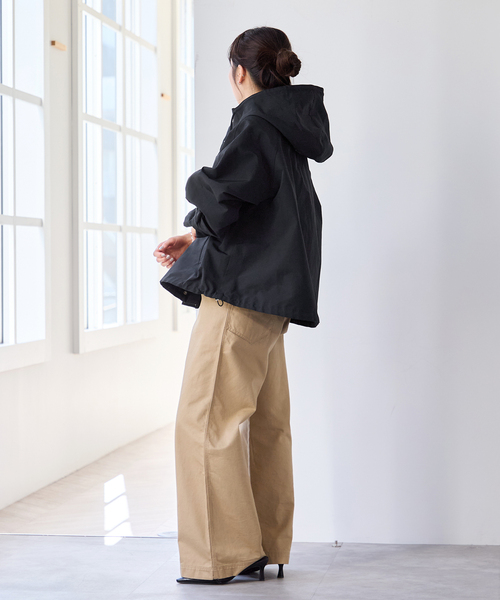 U by SPICK&SPAN（ユーバイスピックアンドスパン）の「コットン/ナイロングログランフレアブルゾン（マウンテンパーカー・レディース・モカ/ベージュ/ブラック・36/38）」の6枚目の写真