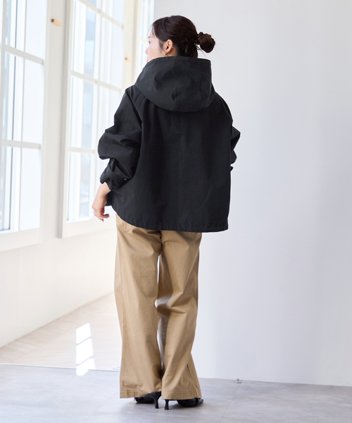 U by SPICK&SPAN（ユーバイスピックアンドスパン）の「コットン/ナイロングログランフレアブルゾン（マウンテンパーカー・レディース・モカ/ベージュ/ブラック・36/38）」の7枚目の写真