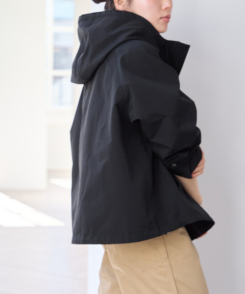 U by SPICK&SPAN（ユーバイスピックアンドスパン）の「コットン/ナイロングログランフレアブルゾン（マウンテンパーカー・レディース・モカ/ベージュ/ブラック・36/38）」の22枚目の写真