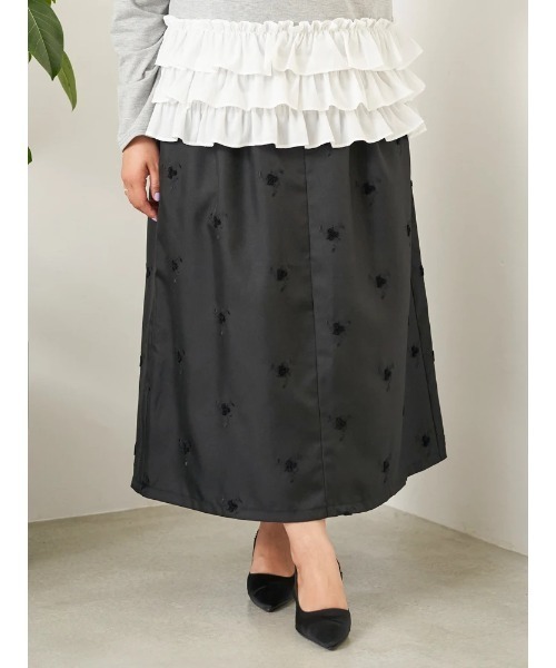 Re-J&SUPURE(リジェイアンドスプル)の「【大きいサイズ】【Sasaki Mikiコラボ】フラワー刺繍ナロースカート(スカート・レディース・ベージュ/ブラック・XXXX-LARGE/XXX-LARGE/XX-LARGE)」の2枚目の写真